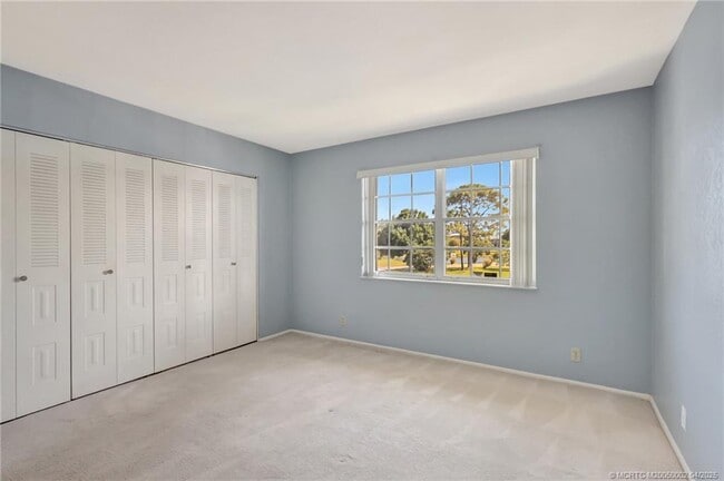 Building Photo - 1504 SE Royal Green Cir