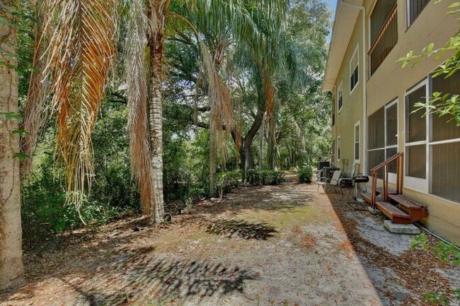 Building Photo - Spacious 3/2 Condo with a Cover Patio Area...