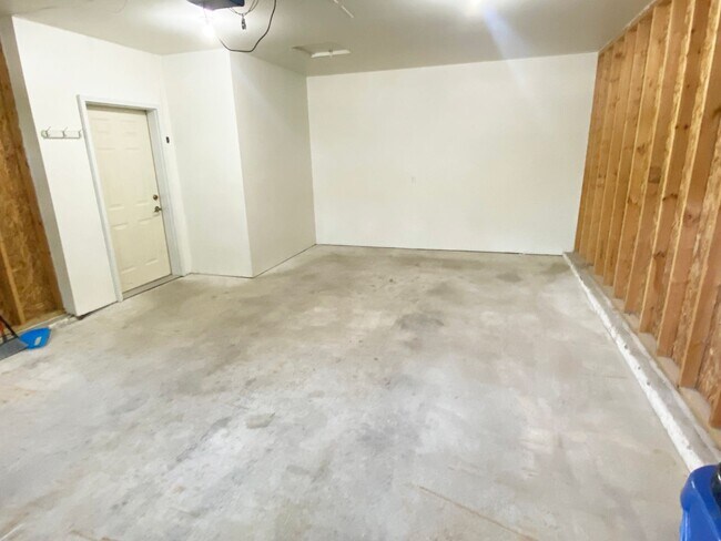 Building Photo - 2-Bedroom, 1-Bath Ranch Style Home - ADA Compliant, Hardwood Floors, & Fenced-In Yard