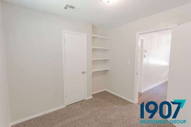 Building Photo - Charming 3-Bedroom Home in Moore with Spac...