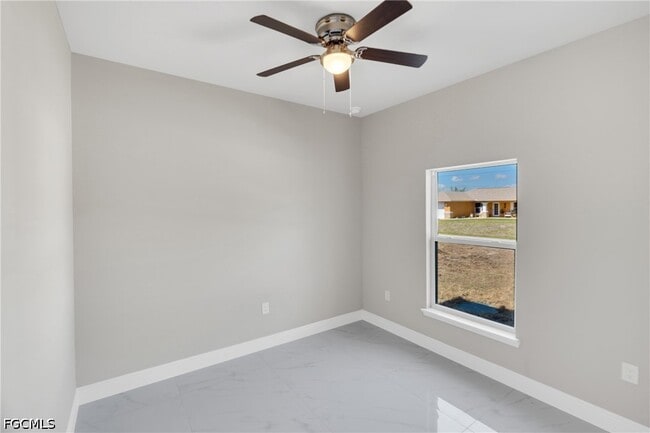 Building Photo - 917 Margaret Ave S