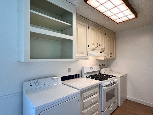 Building Photo - Two Bedroom Napa Condo