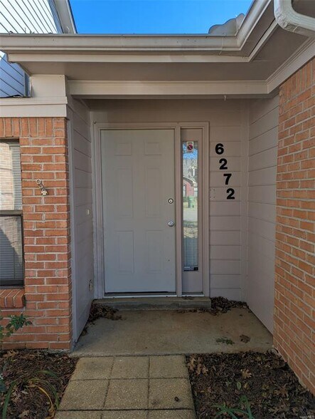 Building Photo - 6272 Bell Gables