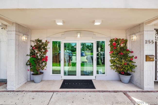 Building Photo - 255 Royal Poinciana Way