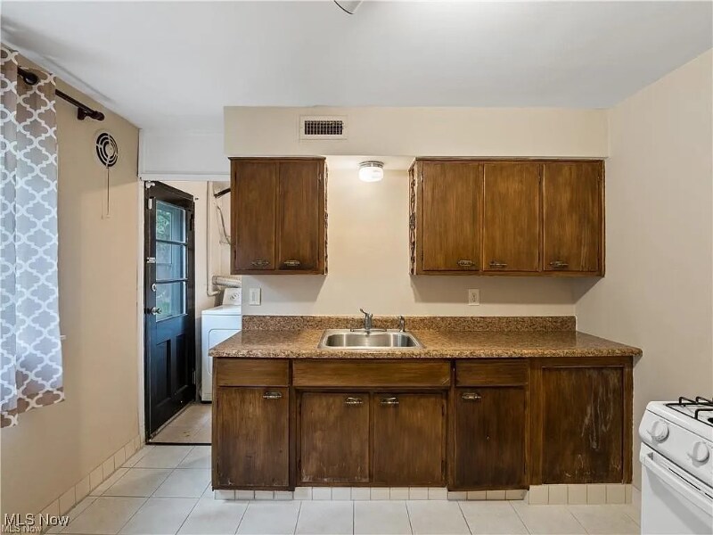 Building Photo - 194 Dalepark Dr