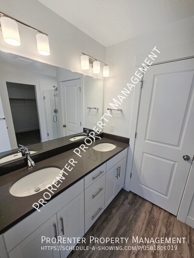 Building Photo - 3111 S Edgewater Cv