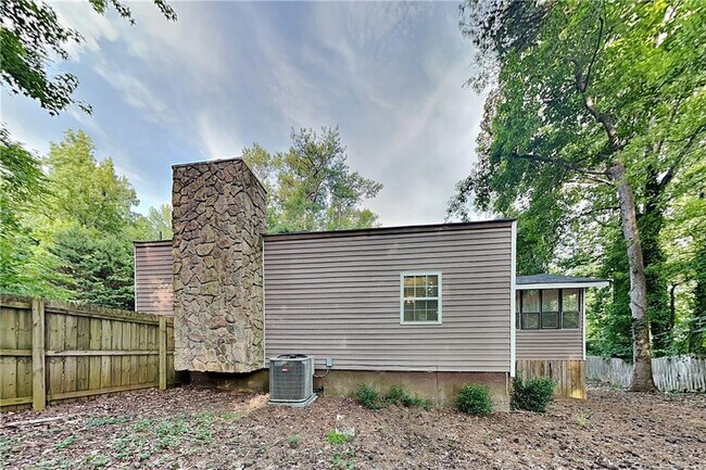 Building Photo - 2426 Emberwood Ct