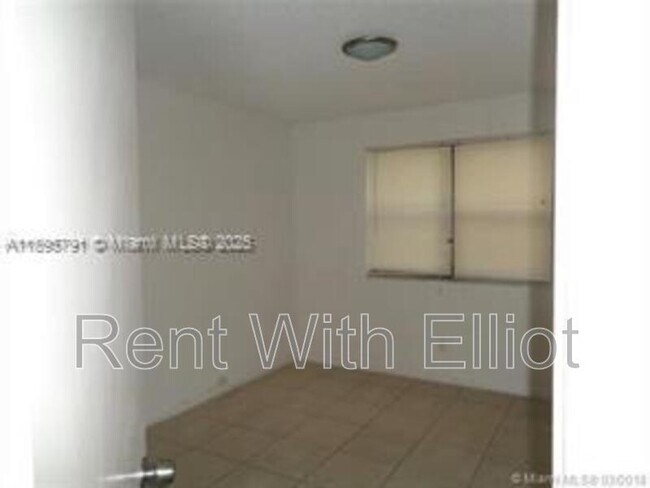 Building Photo - 650 S Park Rd