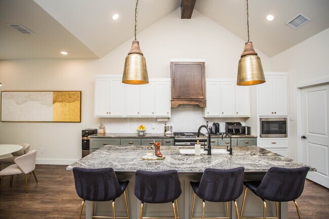 Building Photo - Luxurious home in Lubbock-Cooper ISD!