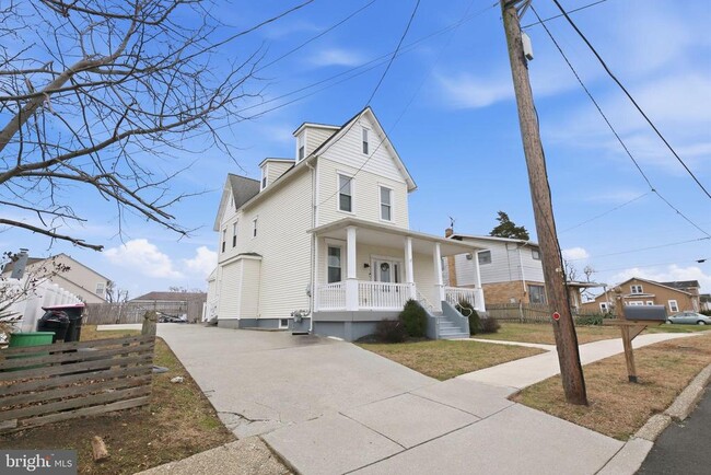 Building Photo - 810 Central Ave