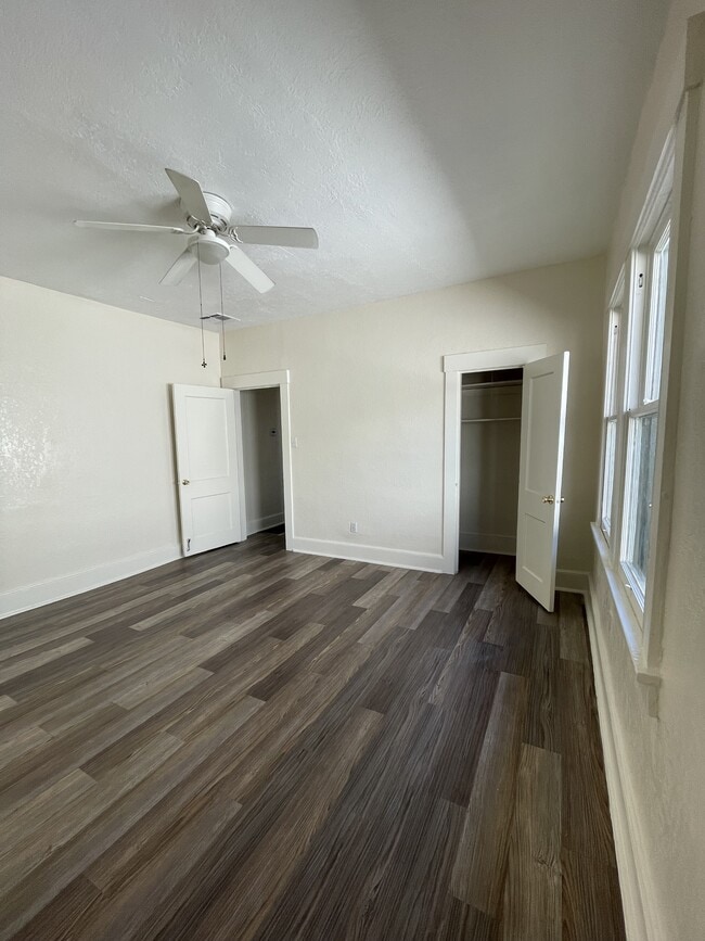 Building Photo - 1518 Lawton Dr