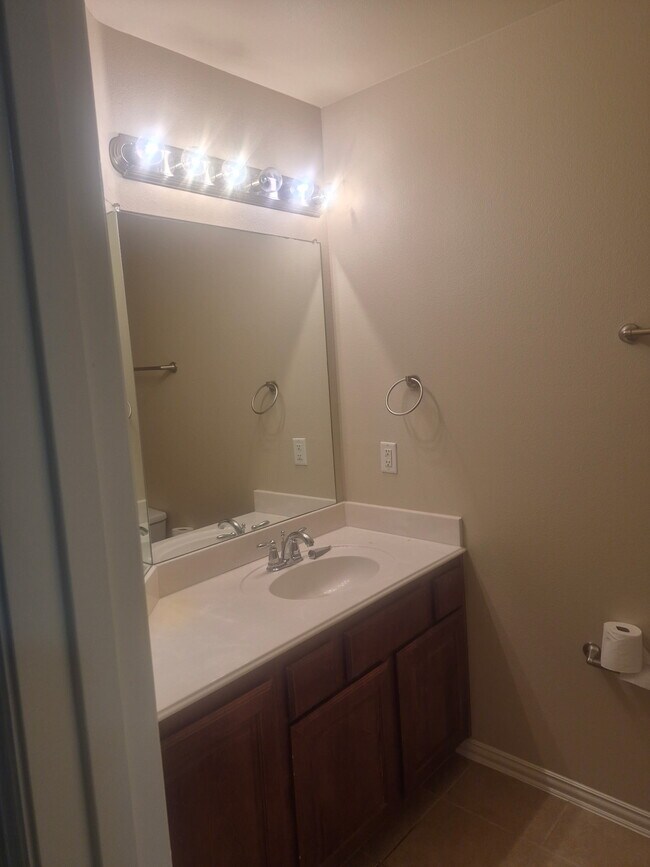 Building Photo - 709 Shady Meadow Ln