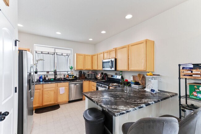 Building Photo - 3 Bedroom 2.1 Bath in West Greeley