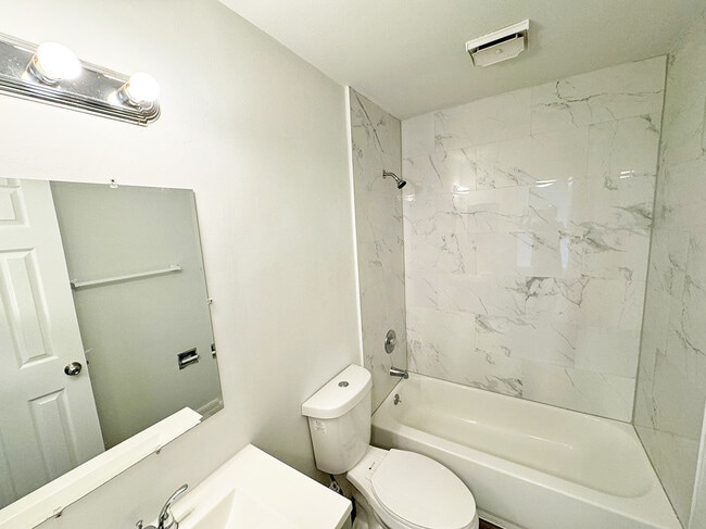 Building Photo - 4465 Treehouse Ln