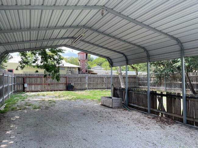 Building Photo - Craftsman Style House Walking Distance to ...