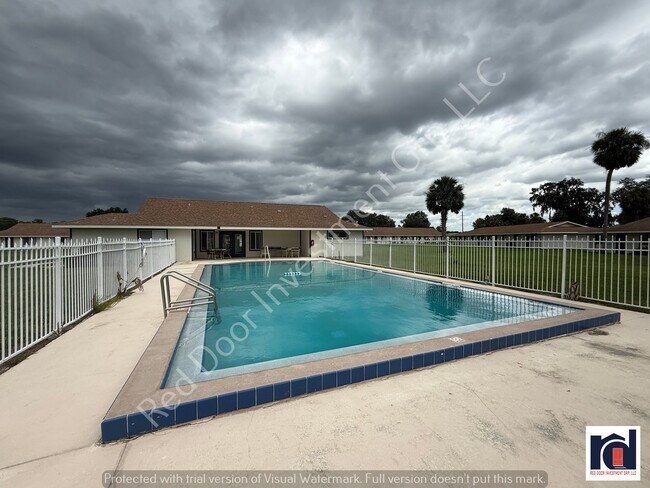 Building Photo - 3/1 Apartment in Deland - Close to Hontoon...