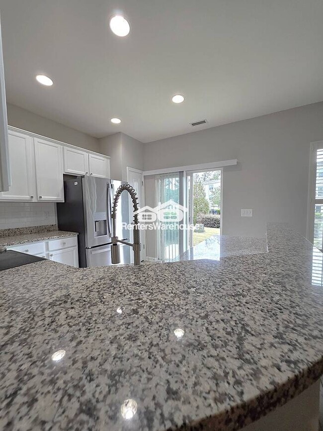 Building Photo - Beautiful 3-bedroom townhome in North Rale...