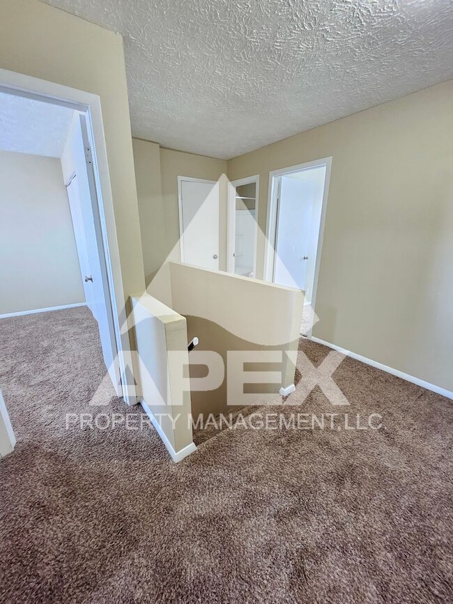 Building Photo - Nice 3Bd 1.5 Townhouse in WEST KNOX off Ce...