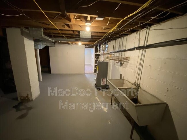 Building Photo - 1705 Bragg Rd