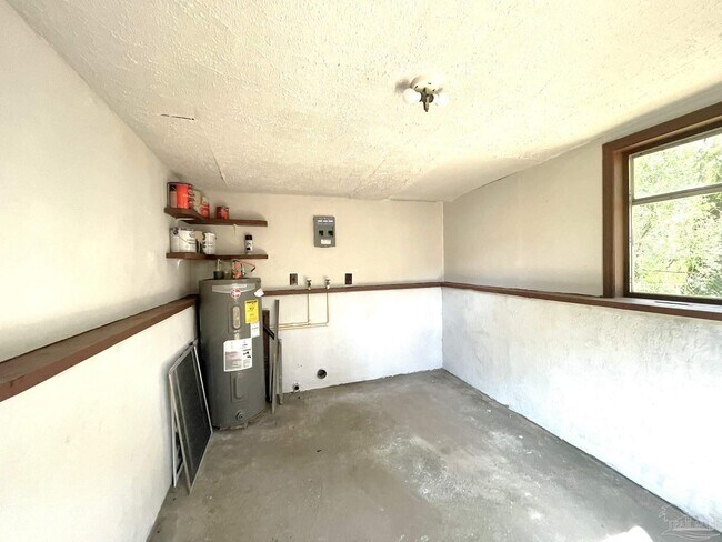 Building Photo - 1826 Bainbridge Ave