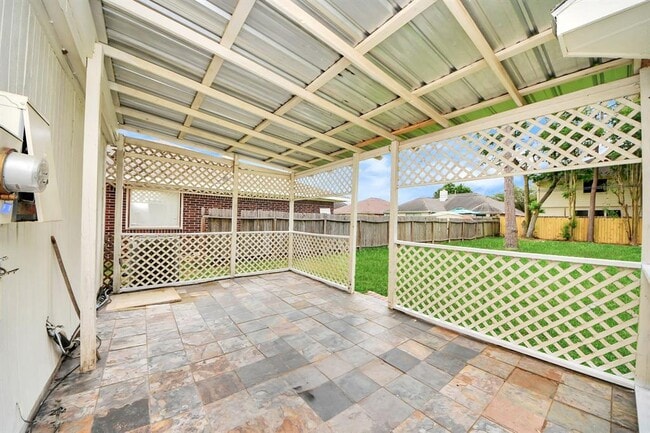 Building Photo - 16731 Sussex Dr