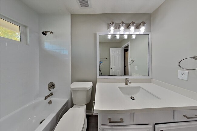 Building Photo - 12822 Careywood Dr