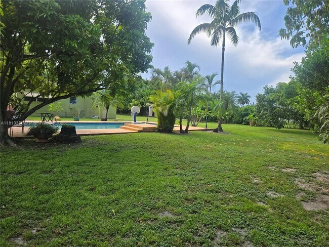 Building Photo - 12401 SW 47th St