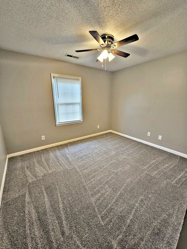 Building Photo - 3BR TOWNHOUSE FOR RENT - DECATUR SW