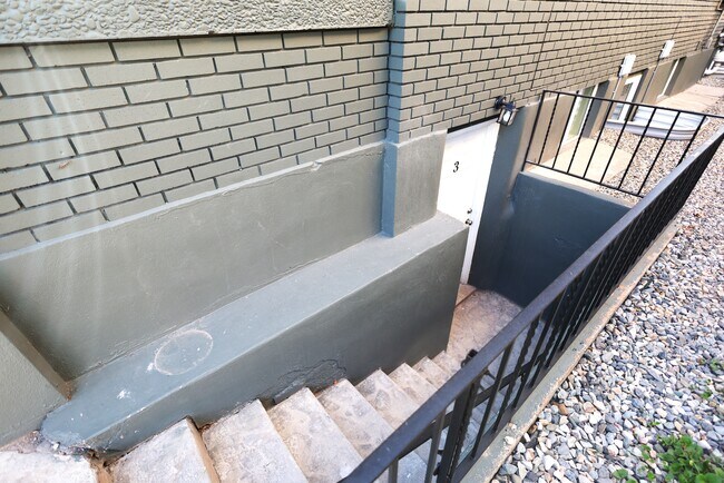 Building Photo - 915 E 1300 S