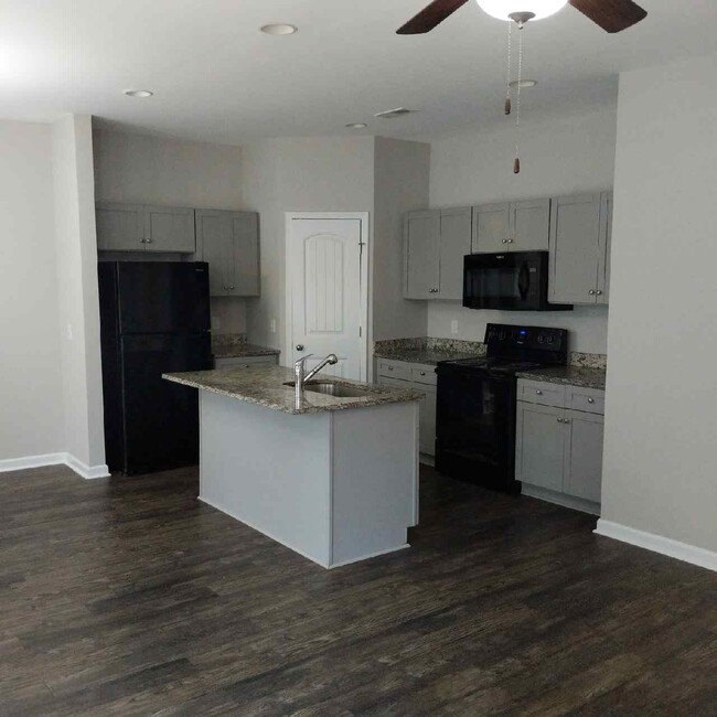 Building Photo - 652 Pippin Dr