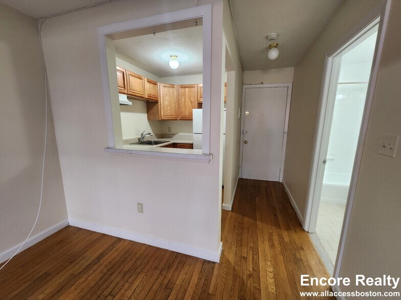 Building Photo - 34 Gardner St