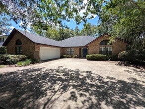 Building Photo - 6124 SW 35th Way