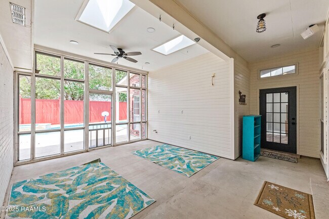 Building Photo - 408 Gordon Crockett Dr