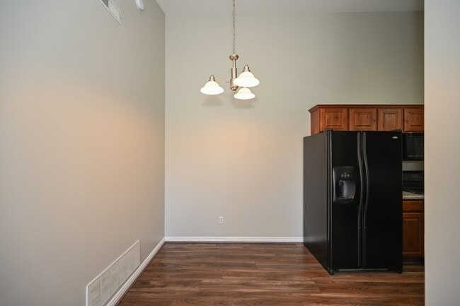 Building Photo - Beautiful 3 Bedroom Condo in Amazing Locat...