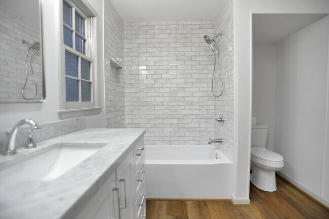Building Photo - Charming 2BR House in Tryon