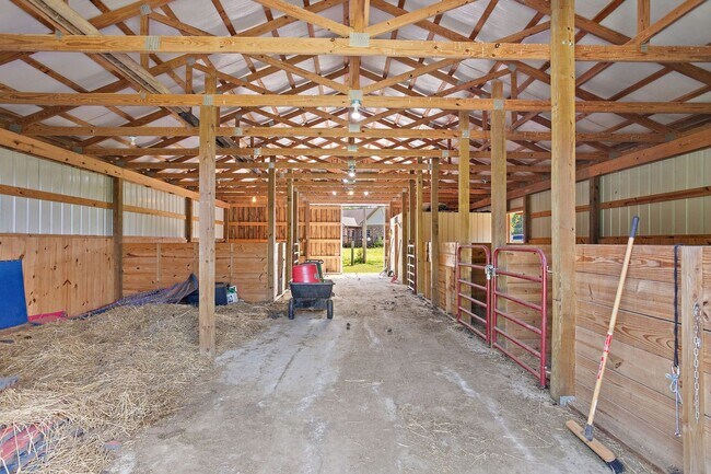 Building Photo - 510 Bruce Rd