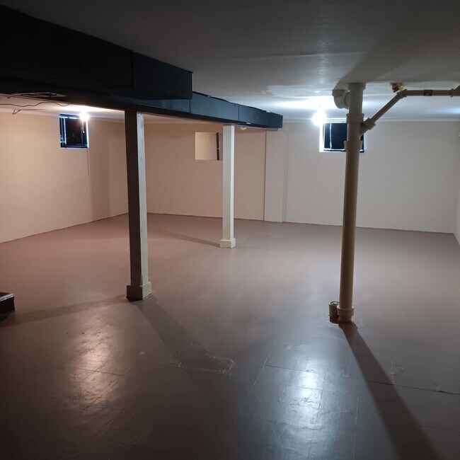 Building Photo - 1821 W 19th Ave