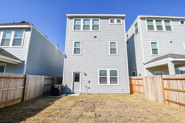 Building Photo - 2210 Via Laura Ln