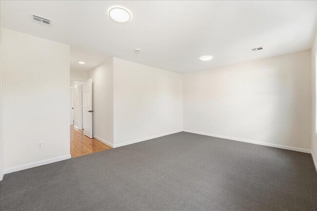 Building Photo - 624 Bramhall Ave