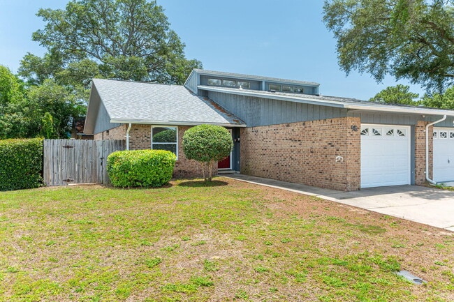 Primary Photo - 96 Catamaran Ln