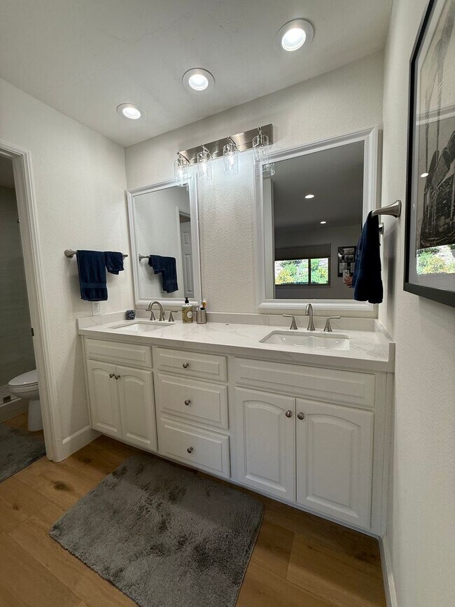 Building Photo - Gorgeous Remodeled 2Br/2Ba house W/2 Car attached  Garage in Oaks North