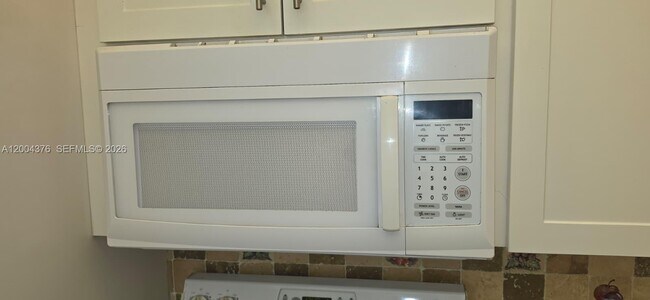 Building Photo - 2750 NE 183rd St