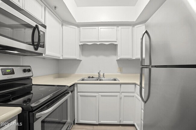 Building Photo - 17 E Ruth Ave