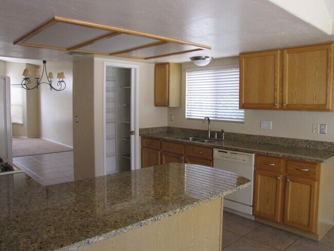 Building Photo - $500 OFF FIRST MONTHS FULL RENT!