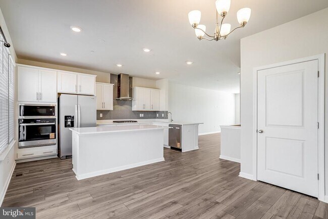 Building Photo - 421 Ensemble Wy