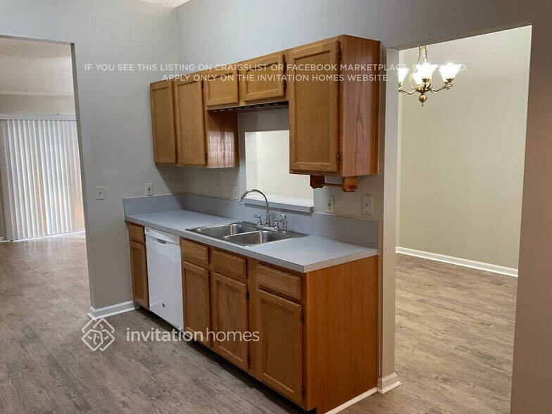 Building Photo - 2094 St Martins Dr W