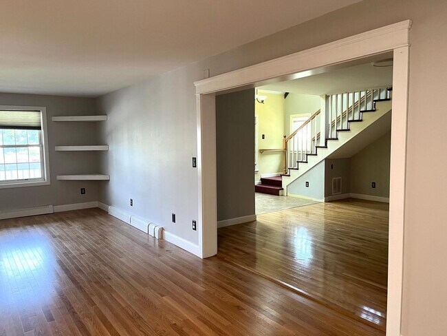 Building Photo - Rare Find Single Family Home in South Port...