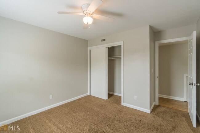 Building Photo - 3097 Colonial Way