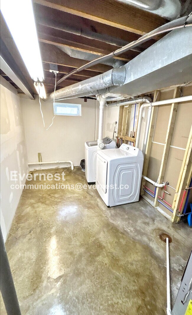 Building Photo - 1515 Mautenne Dr