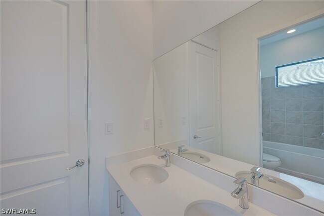 Building Photo - 5114 Panella Ave